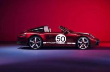 视频展示了保时捷911 Targa 4S Heritage Design Edition