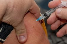 国药控股已宣告已向工人提供针对COVID-19疫苗的100％抗体反应