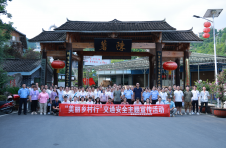 贵州思南：交警“送考送牌”绘就乡村振兴平安底色